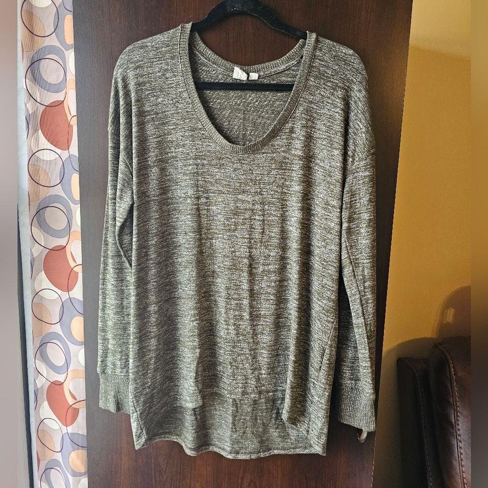 GAP Women's Gray And Olive Green Thin Sweater